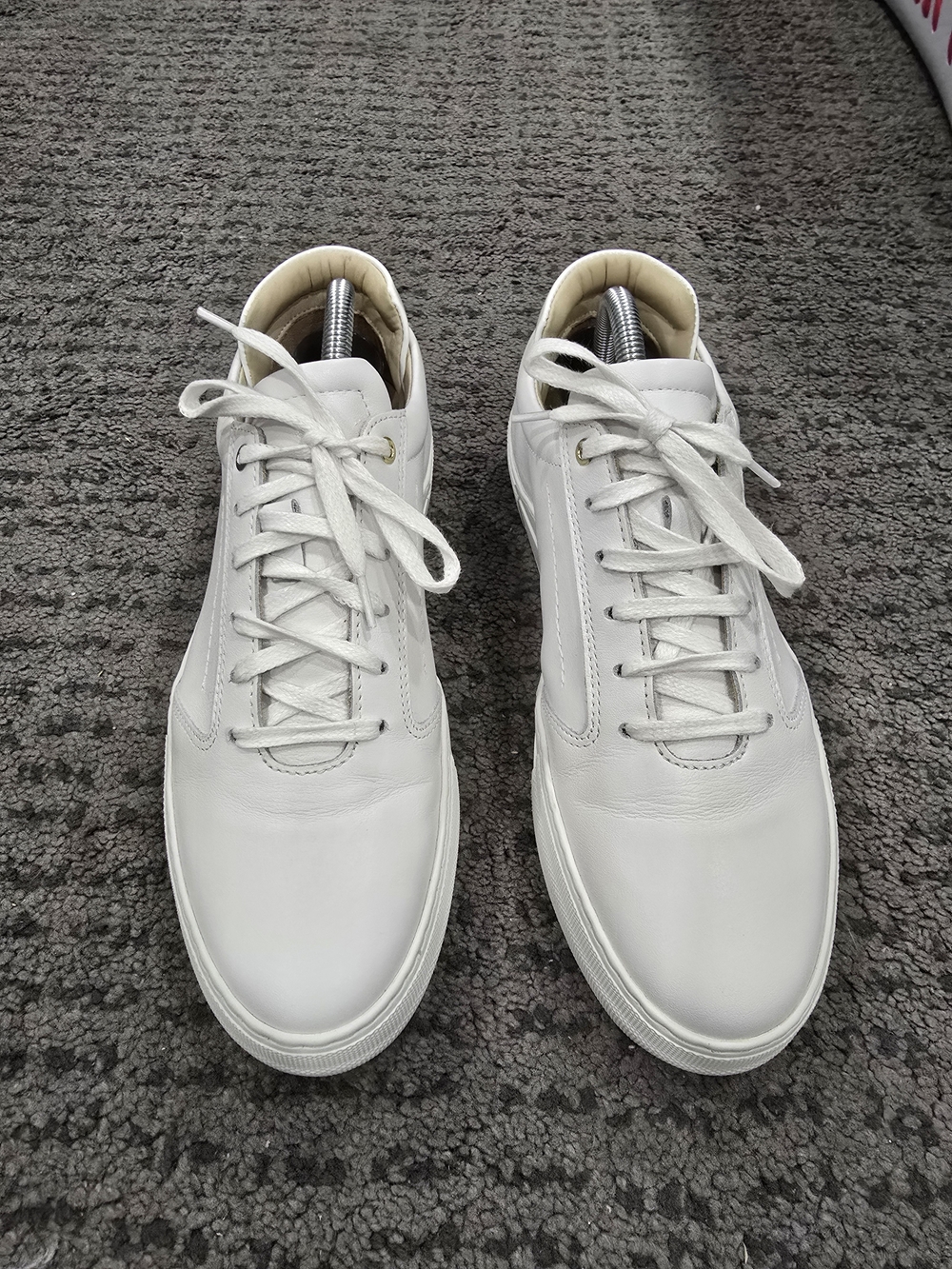 Want Les Essentiels White Leather Sneakers Size 40